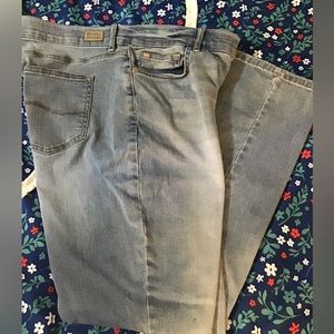 Women’s size 18 Lee regular fit straight leg mid rise, flex motion jeans, cc